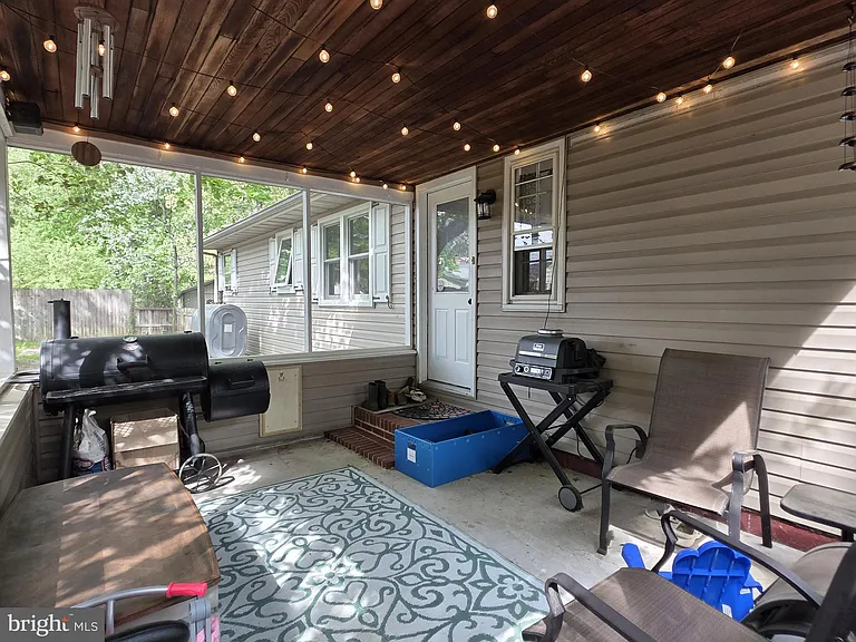 4 Carolee Dr — Photo 23