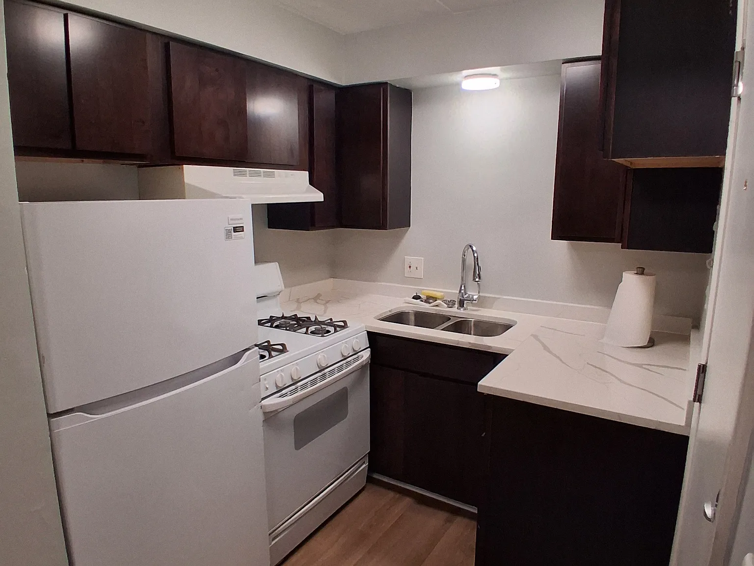 1 bed, 900 sqft, $1,200 — Photo 4