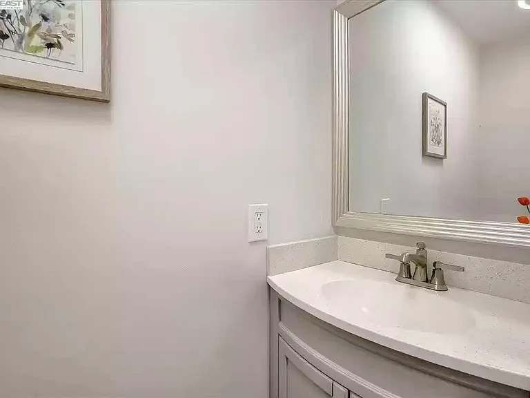 233 Sycamore St — Photo 17
