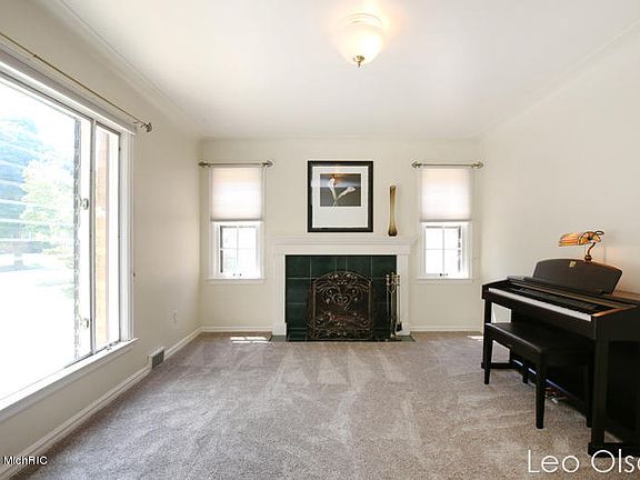 4th image of 2515 Almont Ave SE