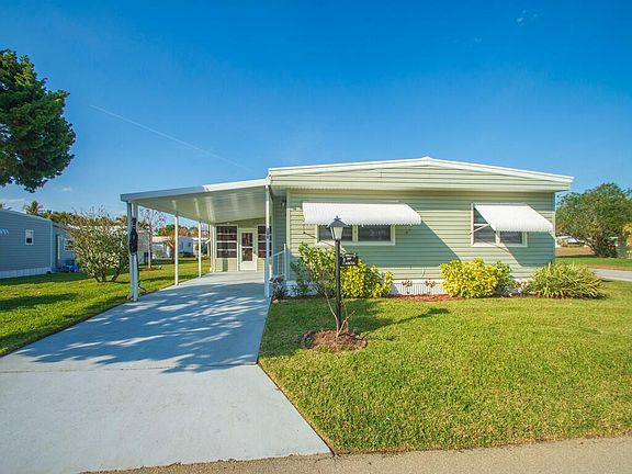2nd image of 309 NE Pinelake Village Boulevard