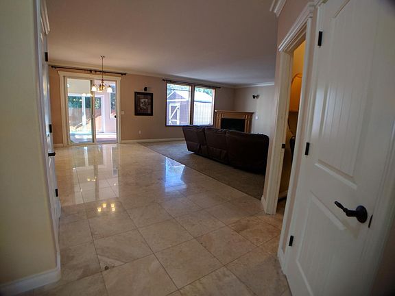 5th image of 10011 NE 86th Ct