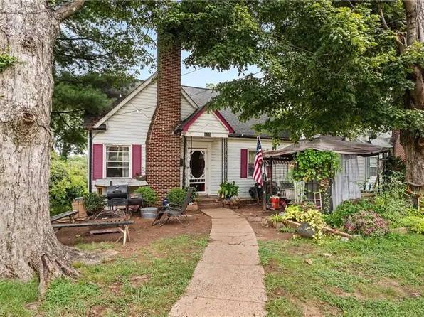 401 S Sunset Dr, Winston Salem, NC 27103