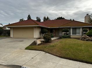 2486 Dennis Ave, Clovis, CA 93611