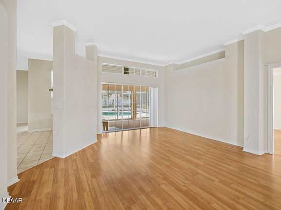 4th image of 6 Wood Clift Ln