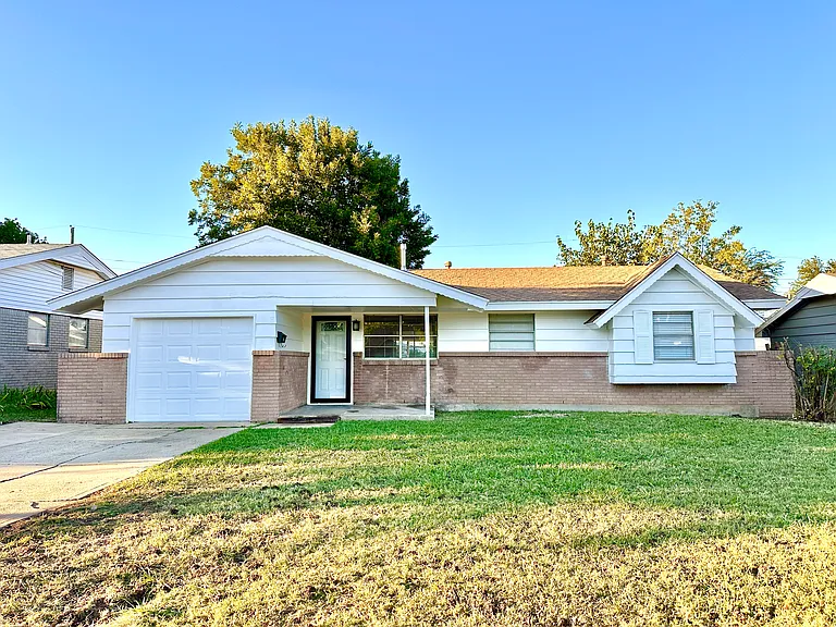 817 NW 9th St — Photo 1