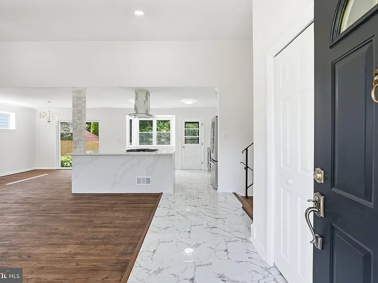 9831 Singleton Dr — Photo 5