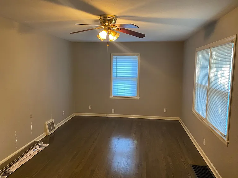 2928 S Northern Blvd — Photo 6