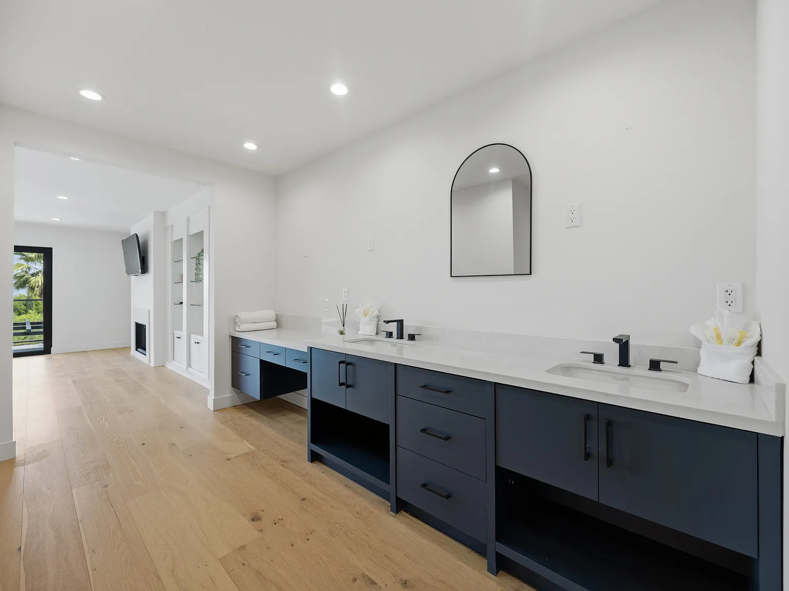 6 bed, 4652 sqft, $25,000 — Photo 4