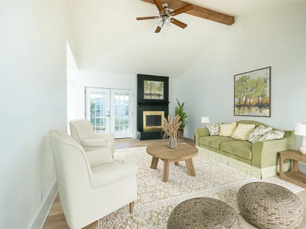 151 Bellvue Dr, Fort Worth, TX 76134