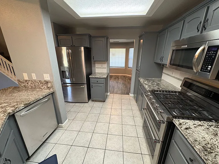 534 W Russell Ave — Photo 23