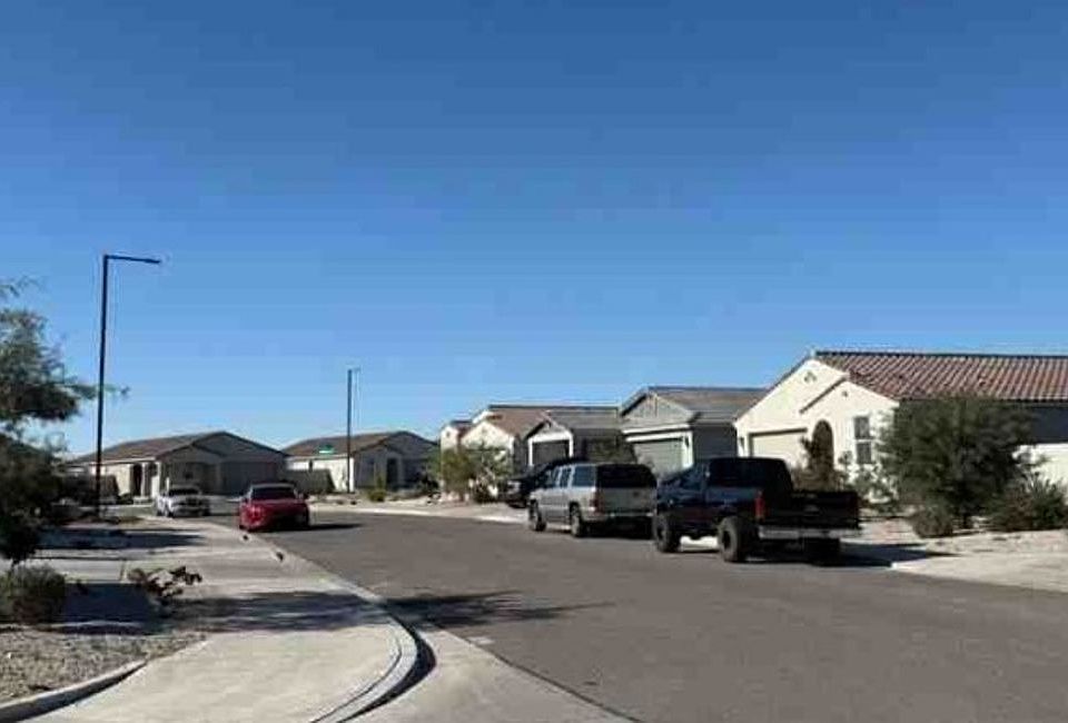 Exterior Neighborhood (street photo)