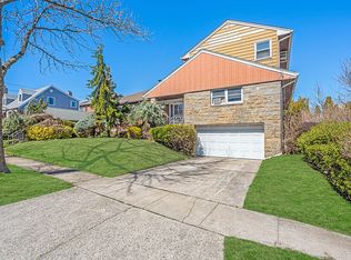 160-15 12th Ave, Beechhurst, NY 11357