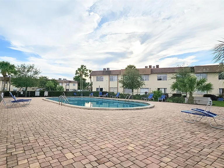 416 Lakeside Dr #129 — Photo 15