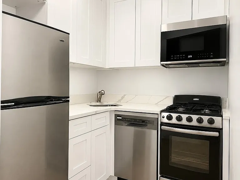 126 W 82nd St #1 — Photo 8