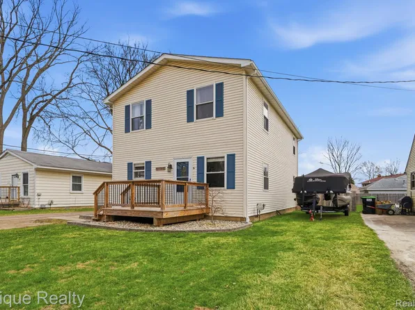 11605 Elmdale Rd, Whitmore Lake, MI 48189