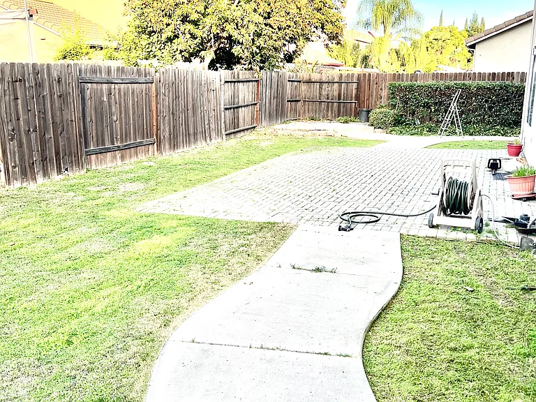 2611 Blossom Cir — Photo 17