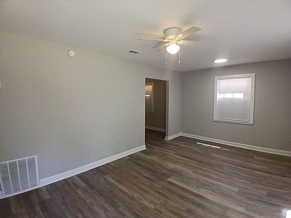 3rd image of 914 Restbrook Ave