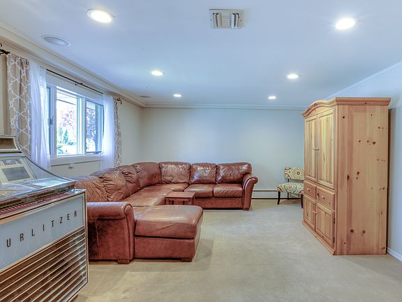 3rd image of 37 Crescent Dr