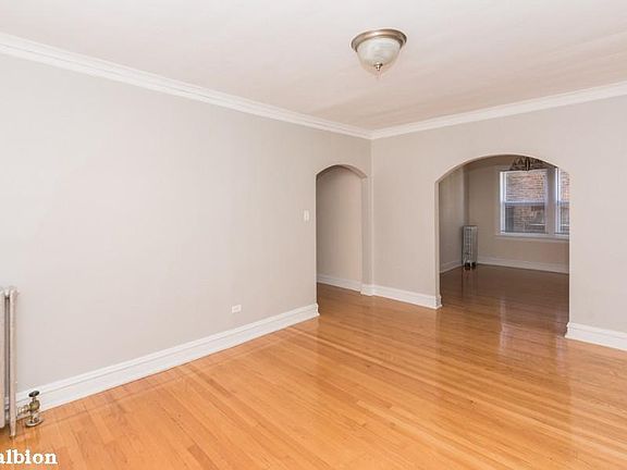 2nd image of 1708 W Albion Ave #1516