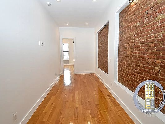 5th image of 210 Wyckoff Ave APT 2R