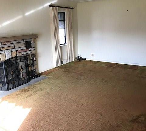 2nd image of 836 W Riverview Ave
