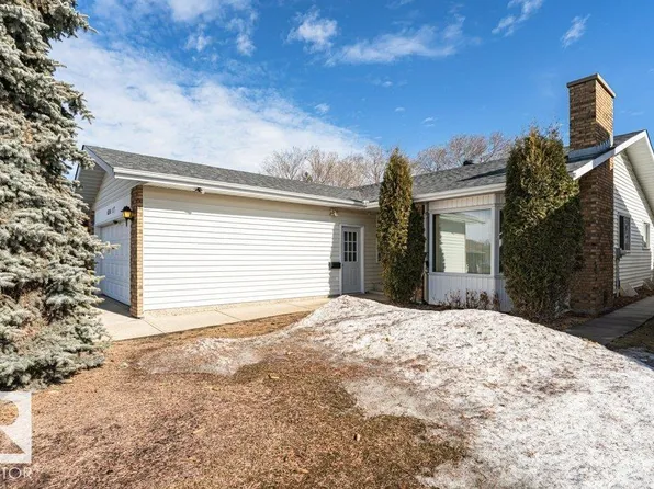 6208 11th Ave NW, Edmonton, AB T6L 2G4