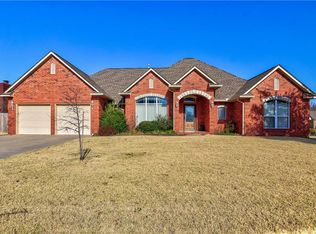 800 Hampton Ct, El Reno, OK 73036