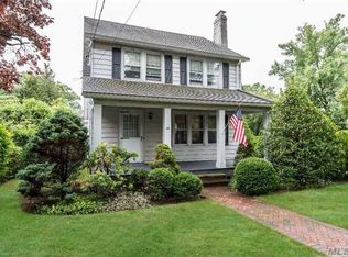 24 Bar Beach Rd, Port Washington, NY 11050