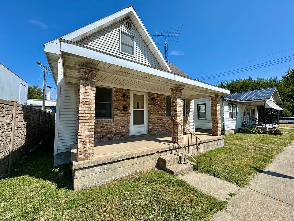 1st image of 324 W 1st St