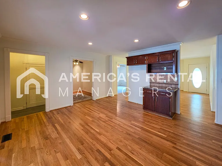 428 15th Ter NW — Photo 18