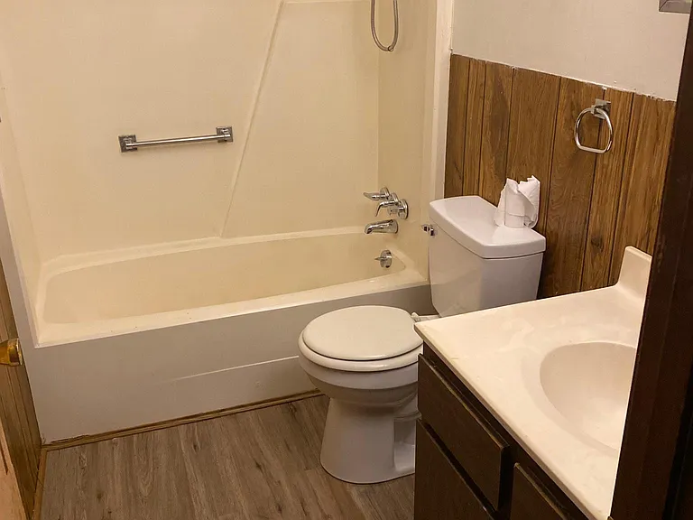 740 E 1st North St #8 — Photo 3
