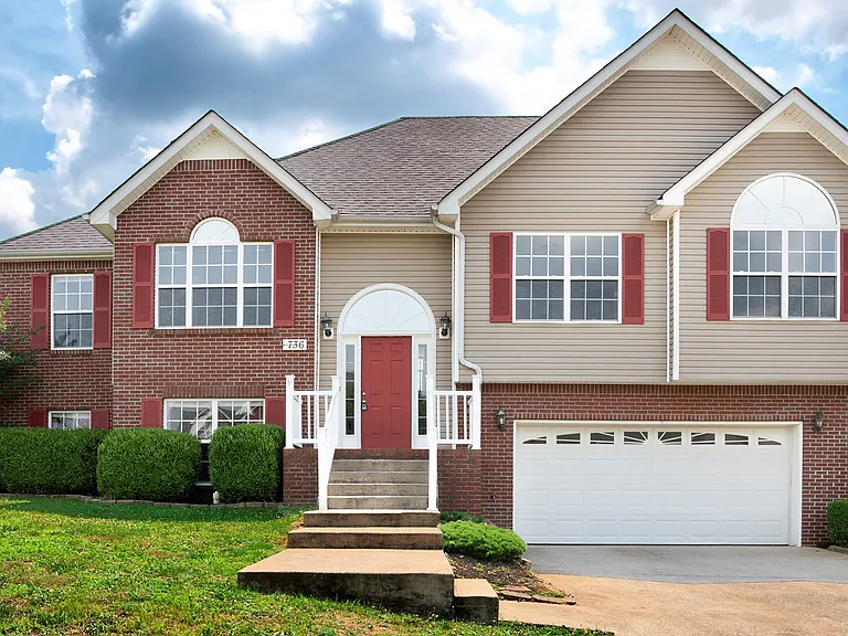 736 Winding Bluff Way — Photo 1