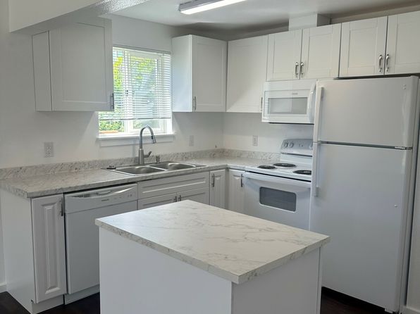 3025 Ferry Ave #B-304