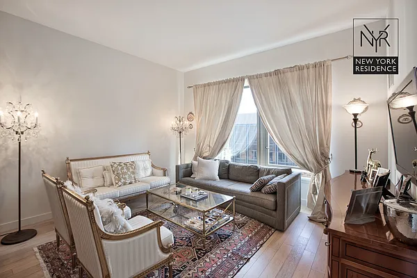 Sold by New York Residence | media 7