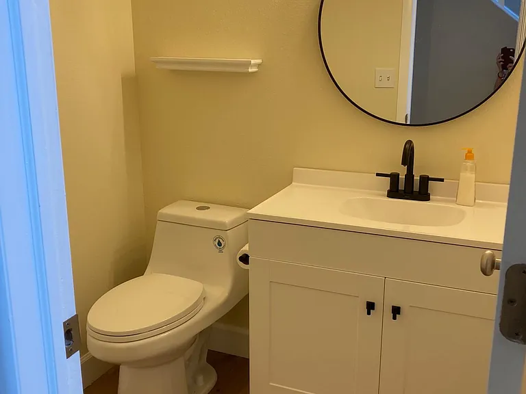 990 Sparta Dr — Photo 14