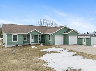 14208 W Garfield Ave, Charlevoix, MI