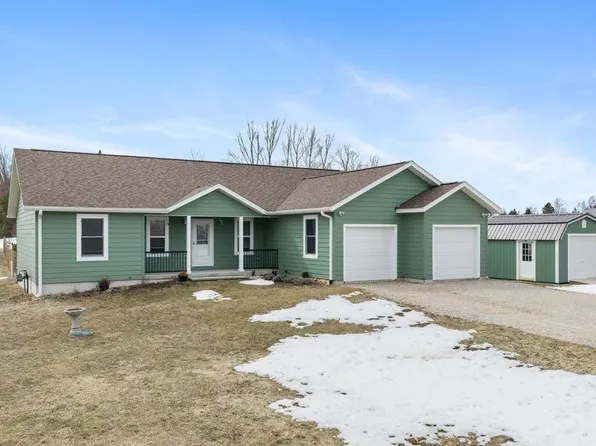 14208 W Garfield Ave, Charlevoix, MI 49720