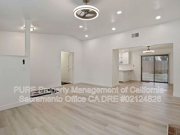 5th image of 27 Blue Water Cir