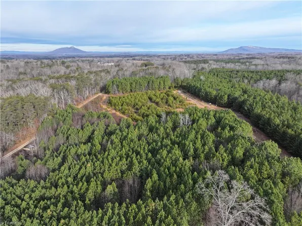 7975 Evans Farm Rd, Tobaccoville, NC 27050