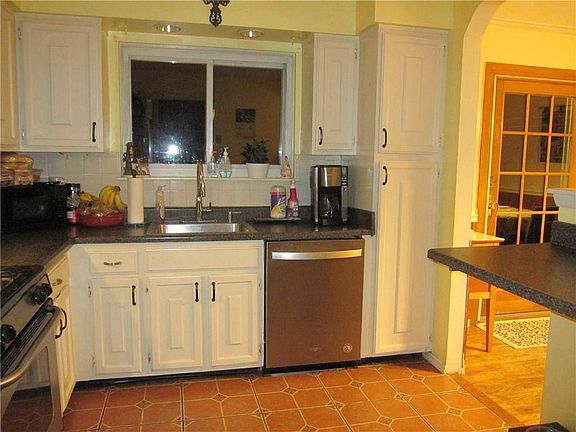 5th image of 24 Birchwood Dr