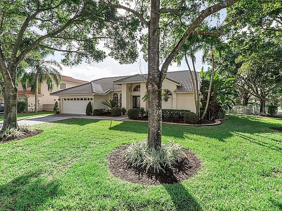 5th image of 4366 NW 62nd Avenue