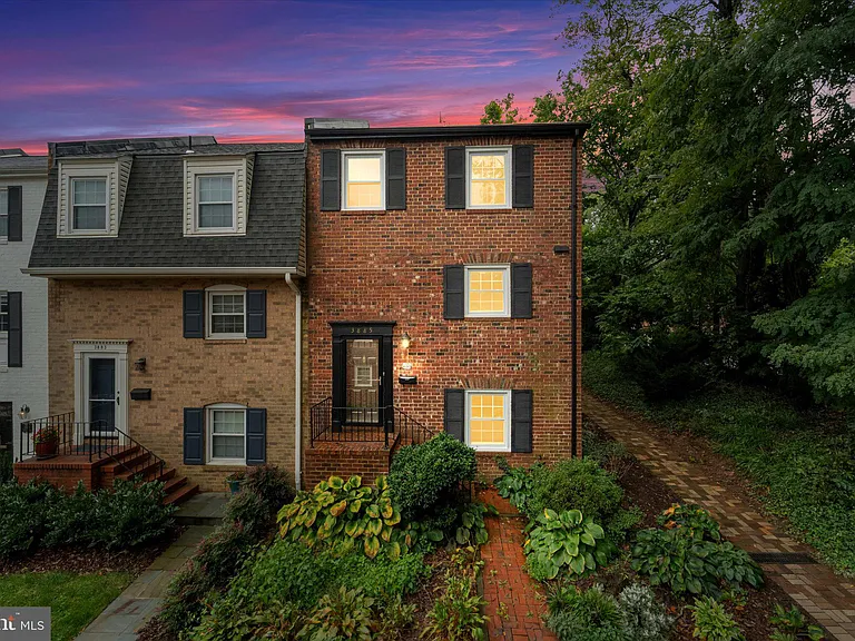 3885 Chain Bridge Rd — Photo 3