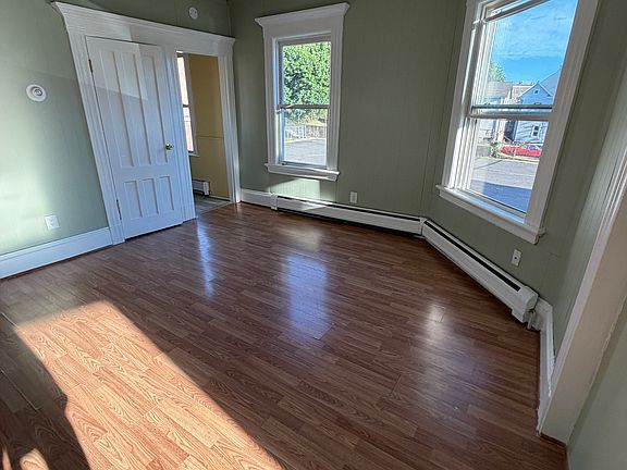 4th image of 98 Glen St #2