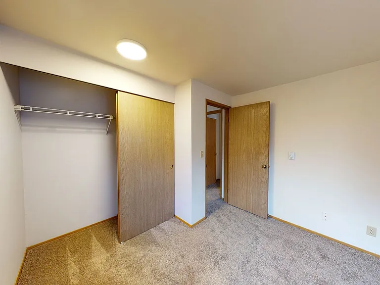 Shannon 2 Apartments — Photo 25