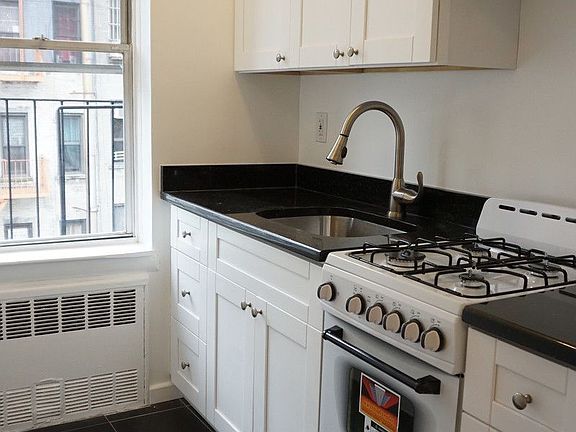 4th image of 242 E 89th St APT 4B
