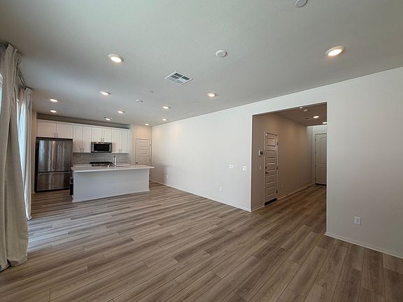 5th image of 243 Lockhart Way