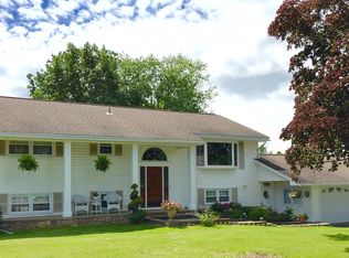 18 Riviera Dr, Latham, NY 12110