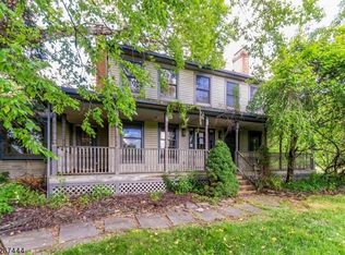 8 Stone Hedge Rd, Belvidere, NJ 07823