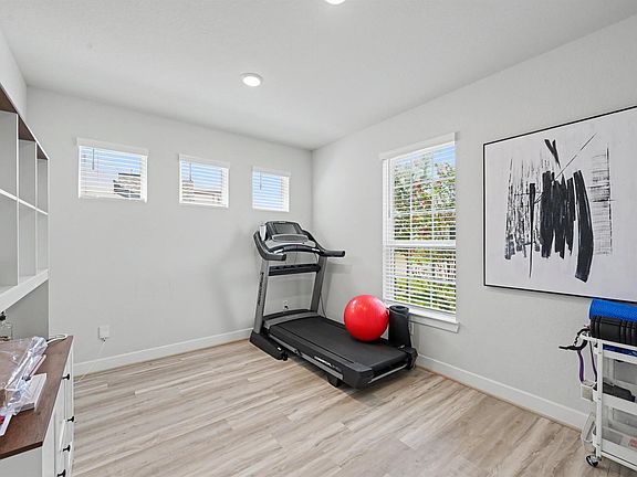 5th image of 155 Renodes Garden Ln